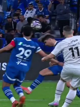 من ركنية الى ضربة مرمى ومن خطأ الى هدف 🤷‍♂️. • • • • • #الرياضة_على_التيك_توك #الهلال #الشباب #spl #الحكم #تحكيم #النصر #الاهلي #الاتحاد #الدوري
