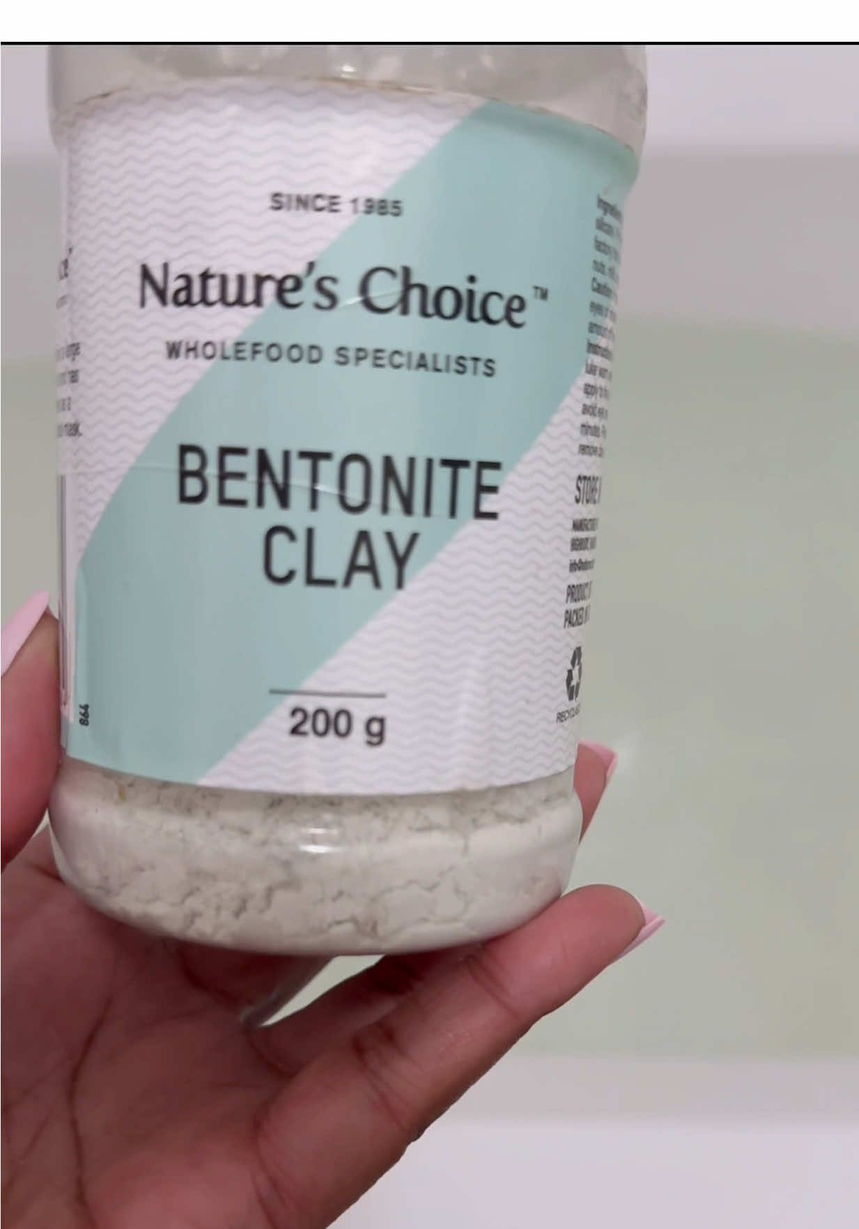 I tried the detox bath for the first time, and boy oh boy it works. For the first 30 seconds my feet where burning like nobody’s business and I knew it’s the toxins getting out. My body is light as feather and I can tell that I won’t have issues sleeping tonight because I’m already drowsy.  I’ve read that bath detox helps with fatigue, brain fog, digestive issues, skin issues and muscle pain.  I’ll be doing these twice a month.  #SelfCare #bodydetox 