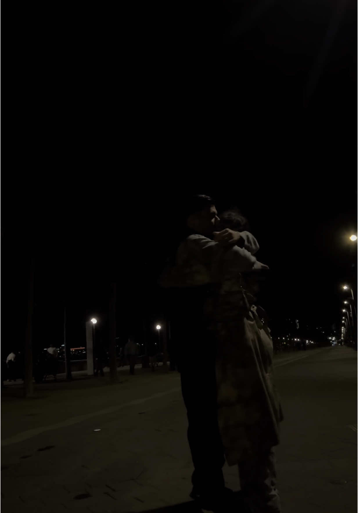 long hugs like this❤️ #ask #Love #fyp 