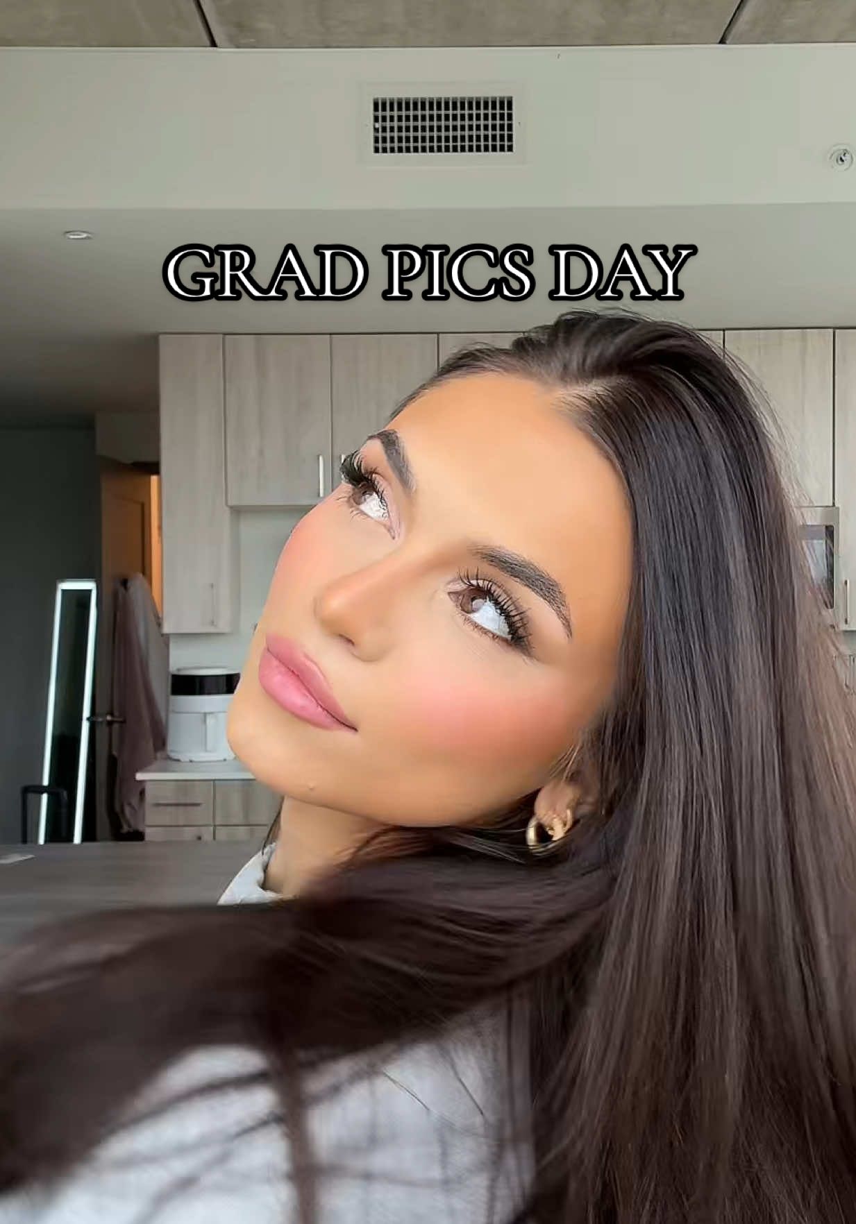 Why do I feel so old 😭😭 #foryou #fyp #viral #makeup #softglammakeup #softglam #gradpics #gradpictures #makeupinspo 