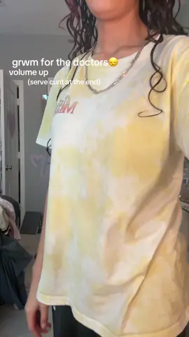 im back sorry guys😛😛 #fashion #fashiontiktok #inspo #inspooutfit #outfits #fit #fitcheck #baggyjeans #StreetStyle #streetstylefashion #graphictee #curly #fyp #fypシ #fypage #fypシ゚viral #fypp #fup #fupシ 