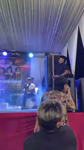 hiburane wong Ra due bojo #fypage #banyuwangihits #jogettiktok #santripekok @denik_armila 