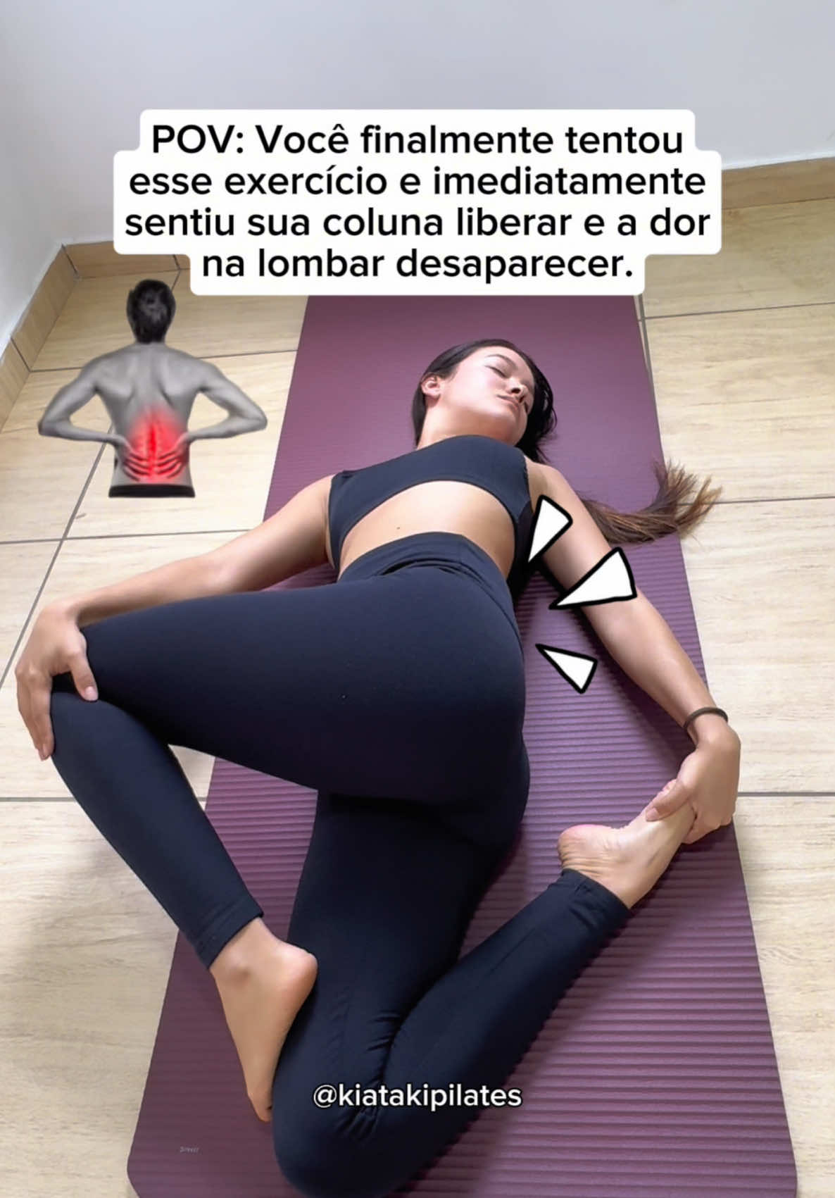 Faça aulas guiadas para postura, alívio de dores e muito mais sem sair de casa, acesse o link da bio para conhecer o LK Pilates ✨ Quanto mais você espera, mais longe fica de ter uma postura bonita e costas sem dor. Comece hoje e sinta a diferença! ⚠️ Importante: -Execute as rotações para os dois lados, mantendo a coluna ereta! -Evite qualquer dor ou desconforto. -Inspire: alongue-se do cóccix até o topo da cabeça. -Expire: gire e mantenha por 2 a 3 ciclos respiratórios, respirando livremente. 😉 E não esqueça de conferir minha página para mais dicas e treinos eficazes! #coluna #alivio #aliviodador #estalo #estralo #pilatesemcasa #pilatessolo #exercicio #postura #lombar #dorlombar