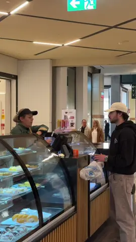 Já pagaram um café com Fish Pay? #prankvideo #funnytiktok #funnyy #pegadinha 