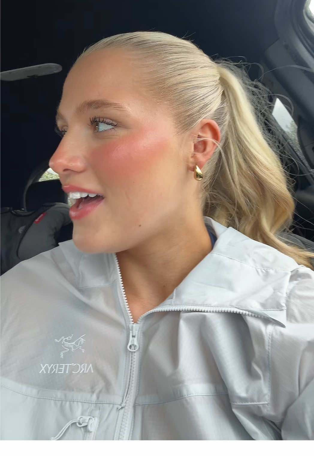 There are worse addictions 😳 @Arc’teryx #girlythings #hotgrlshike #hiketok #arcteryx #granolagirlaesthetic #gorp #outdoorsygal 