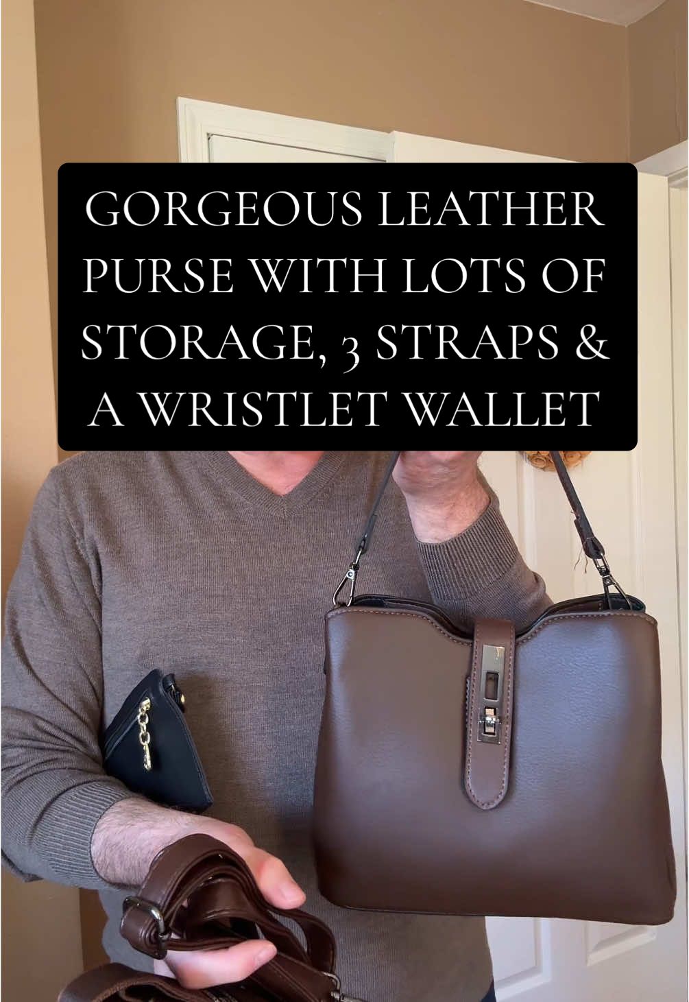 GORGEOUS leather purse with three removable straps, a wristlet wallet, and lots of storage space!! This is a beautiful, elegant, sophisticated purse!! ##leatherpurse##purse##handbags