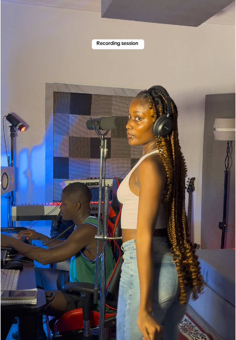 Another wonder recording session with @Da MI Lo La🥹💜 #recordingengineer #musicproducer #recordingstudio 