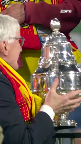 Daar is de 𝑫𝑬𝑵𝑵𝑬𝑵𝑨𝑷𝑷𝑬𝑳 🏆🎊 #GoAheadEagles #KNVBBeker #AZGAE