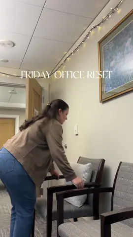 Clean and reset my office with me 🤍⌨️ #creatorsearchinsights #resetroutine #weeklyreset #officereset #clean #CleanTok #motivation #productivity 