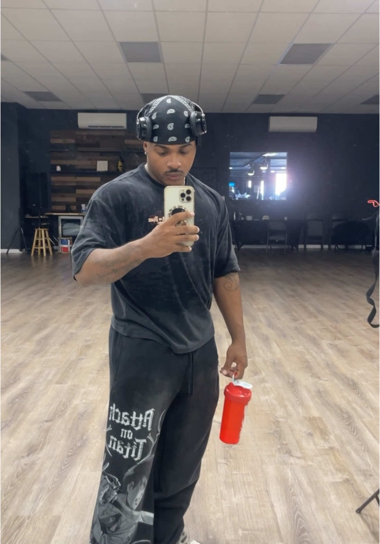 @YOUNGLA x AOT Cropped Tees are too fire #fyp #foryoupage #spotlightfinds #TikTokShop #bodybuilding #GymTok #youngla #tees #creatorsearchinsights 