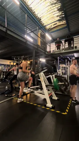 Upper body 🦋#gymgirl #gym 
