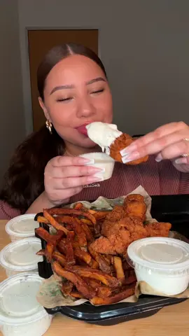 @Wingstop mukbang💚 this hot honey rub box is so fire!! that crunch is INSANE🍗😋 #WingstopPartner #wingstop #hothoneyrub #chickentenders #food #mukbang #fries #crunchy #whattoeat #eatwithme #asmr  