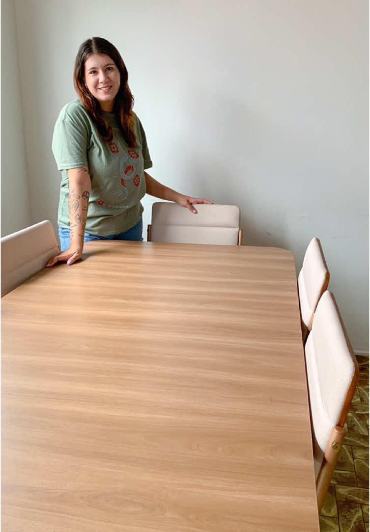 Transformei meu cantinho com o conjunto de jantar Charlotte, que comprei na Shopee! A mesa é perfeita pra 6 pessoas, tem acabamento madeirado e estrutura em aço – linda e resistente! As cadeiras são super confortáveis e modernas, e o melhor: o custo-benefício é ótimo! Link tá salvo nos meus stories da rede vizinha pra vocês aproveitarem também! #AchadinhosDaShopee #Shopee #MesaCharlotte #DecoraçãoComEstilo #CantinhoDoCafé #MesaDeJantar #AchadinhosOnline #DecorandoComAmor  