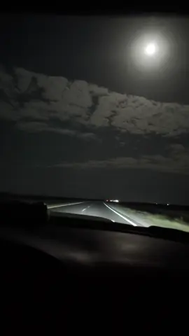 #طريق #بغداد #موصل #ليل #منتصف_الليل #سماء #قمر #اضواء #غيوم#صيف #ربيع #خريف #هدوء #سكينه #ابيض #اسود #مشيت #سفر #تصويري #اجواء 