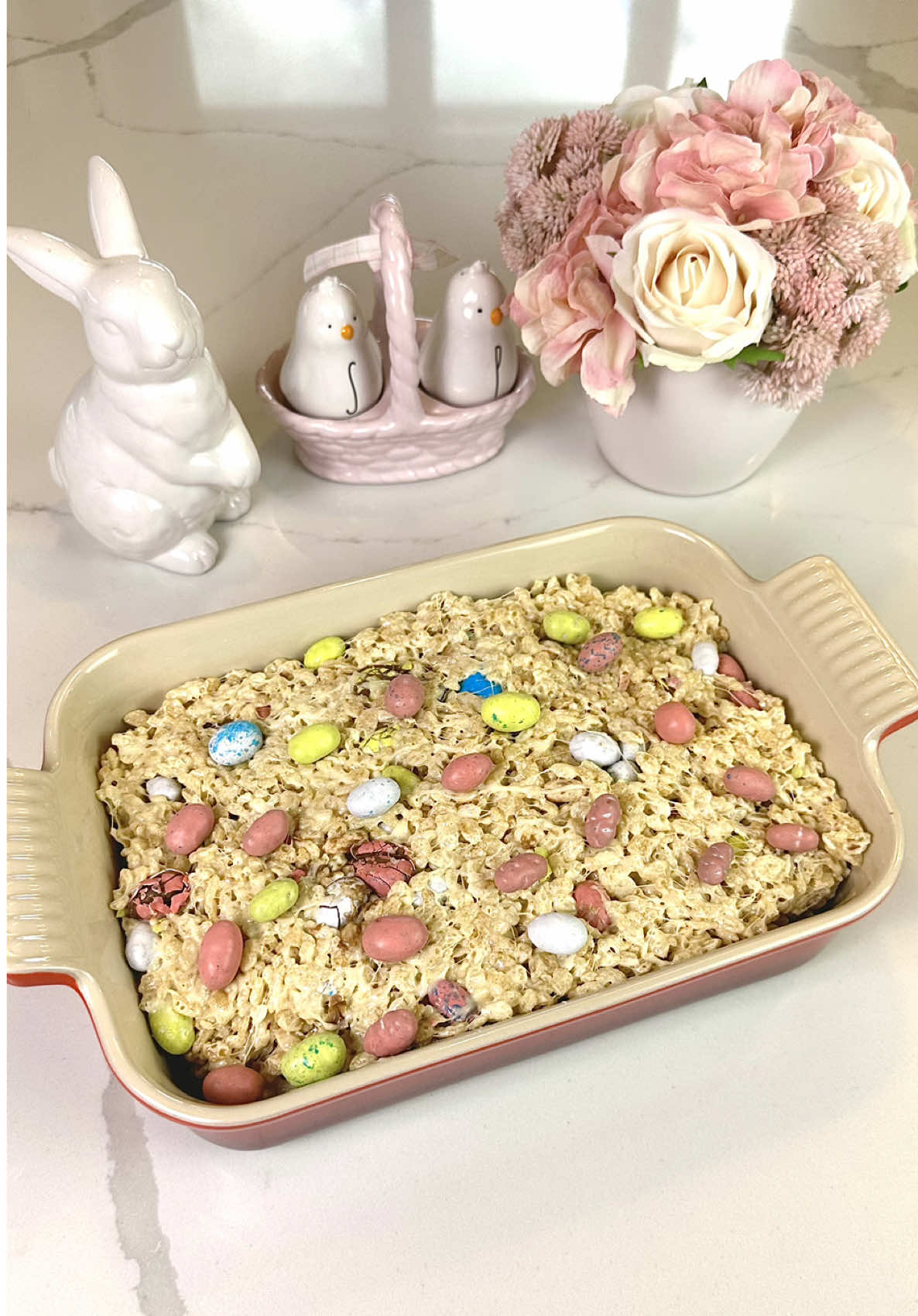 Mini Egg Rice Krispies recipe! 💕✨ This is the perfect desert idea for spring! It tastes so good and is easy to make! Super quick and easy desert idea! It’s so fun! 🤩 Ingredients: - butter - marshmallows - Rice Krispies cereal - Mini Chocolate Eggs #ricekrispies #ricekrispytreats #easterrecipes #ricekrispietreats #dessert #eastertreats #easter #easterdessert #dessertideas #easterfood #diyeaster #easytreats #ricekrispytreats #Foodie #treat #food #EasyRecipes #easyrecipes #baking #homefinds #asmrsounds #asmr #restock #restocking #spring #springbaking #satisfyingsounds #satisfyingvideo #easterbaking #easterideas #springdiy #springvibes 
