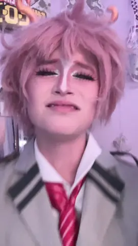 BUT I WANT TO DOOO SOMETHINGGG !! :( #minaashido #minaashidocosplay #mha #myheroacademia #bnha #cosplay #anime 