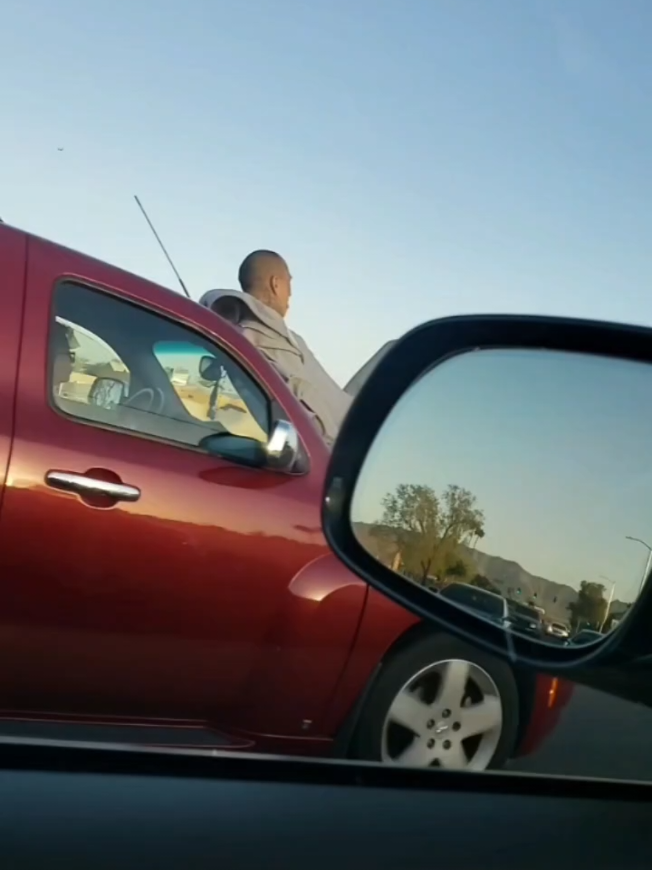 don't do this #az  #phoenix  #roadrage  #traffic  #work #millennialsoftiktok  #america  #car #27thavephoenix  #red #katyperry  #phxaz 
