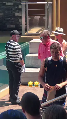 Tom the mime 😂😂 #tomthemime #funny #seaworldorlando #family 