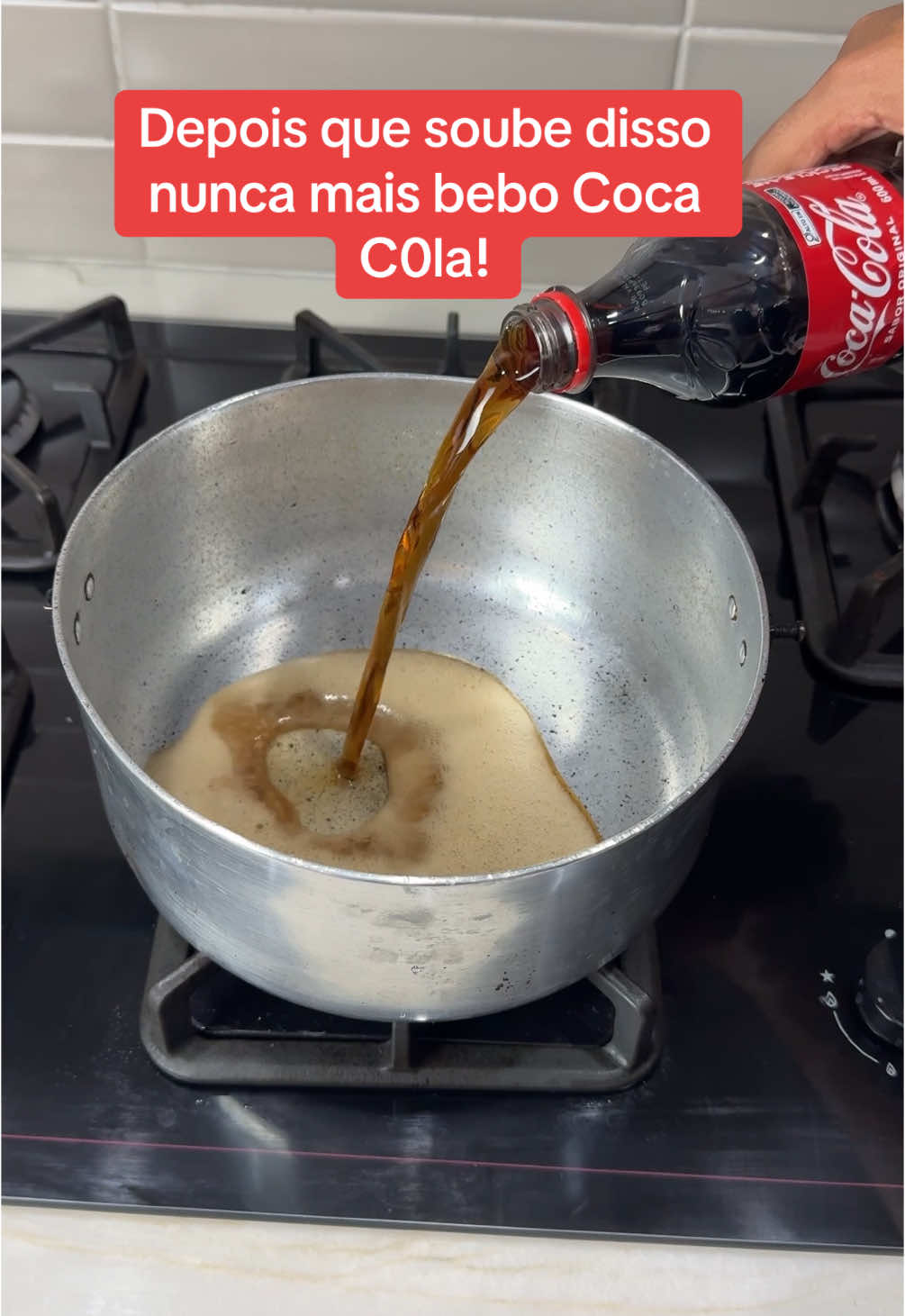 Depois que soube disso nunca mais bebo Coca C0la! #utilidadepublica #facavocemesmo #ideiasincriveis #DIY #fyp #dicas #truques 