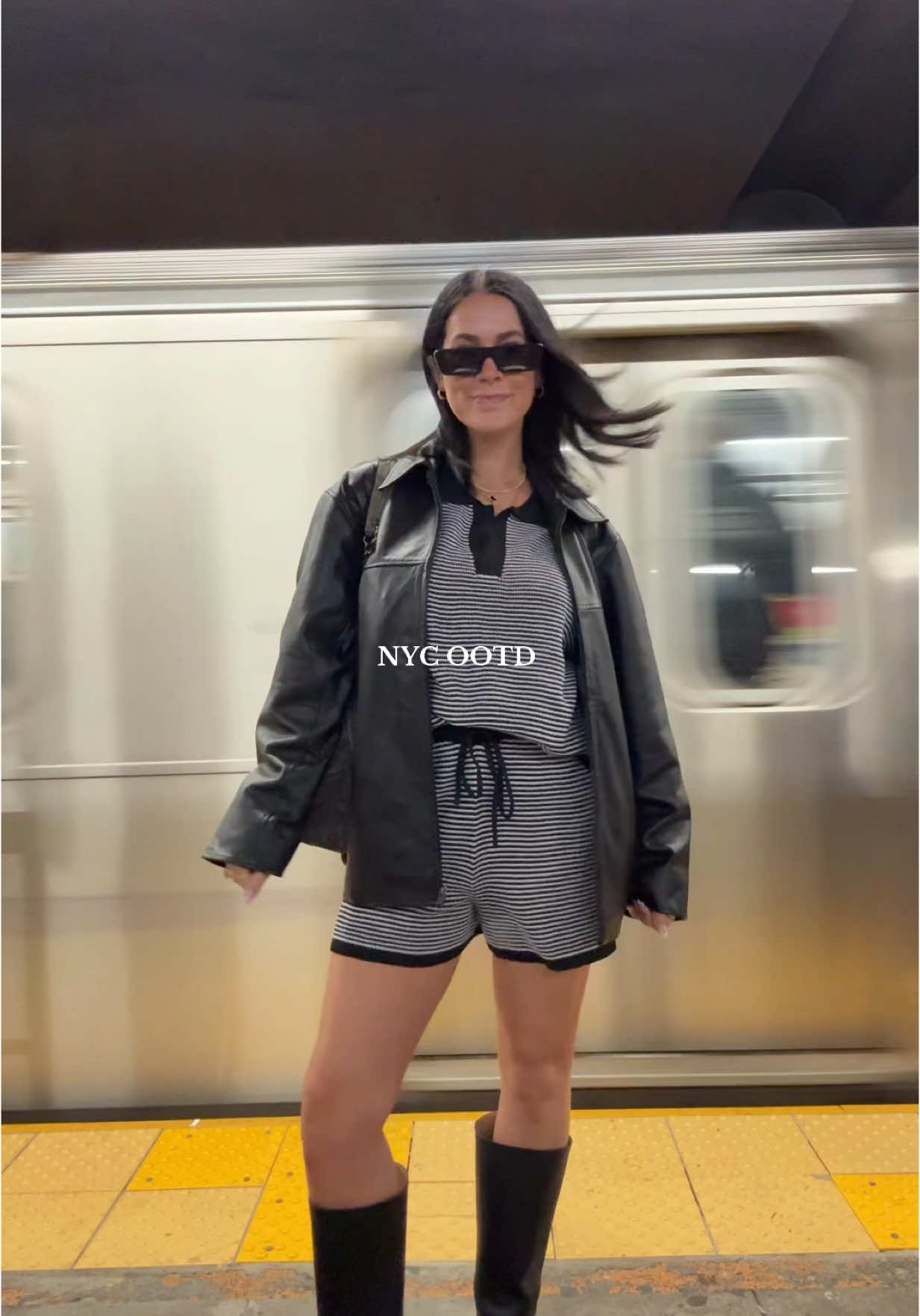 The subway was a paid actor 🤭🚊 #fyp #viral #OOTD #outfit #mom #MomsofTikTok #momlife #motherhood #nyc #nycsubway #subway 