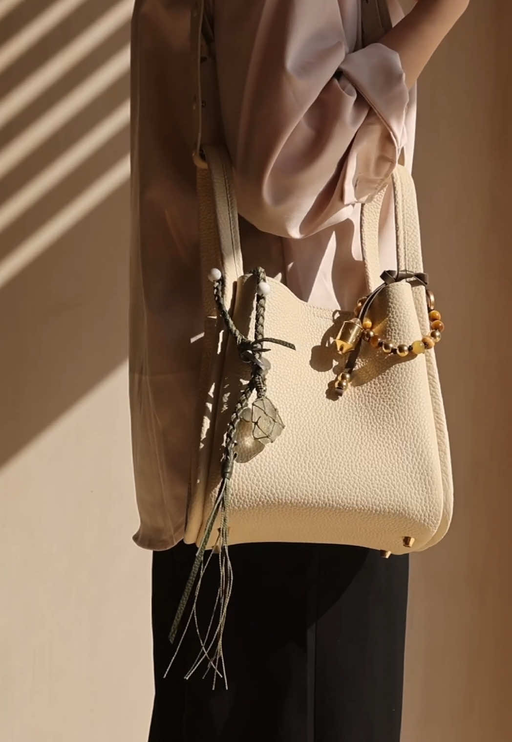 Style the Medium Song Bag with our original charms Shop on songmontofficial.com #songmont #songmontofficial  #songmontbags #songmontcharms #bagcharms #trendycharms 