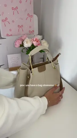 My fave tiktok shop find of 2025 so far 😳😍💛  So in love with this bag 🥰🫶🏼 #handbag #nudebag #shoulderbag #luxurybag #tiktokshophandbag #tiktokshopbag #tiktokmademebuyit #fyp 