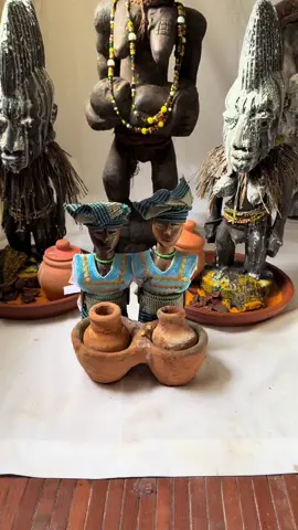 👫🏾 ORIKI IBEJI (Praising the Spirit of Twins) B'eji b'eji'la, o be ekun Iya re. Ase. Give birth to twins and be rich, twins console their weeping mothers. May it be so. B'eji b'eji're. B'eji b'eji'la. B'eji b'eji'wo. Iba omo ire. Ase. Giving birth to twins brings good fortune.  Giving birth to twins brings abundance.  Giving birth to twins brings money.  Praise to the children of good things.  May it be so. ☘️ MAY IBEJI BLESS THOSE THAT SEE THIS 🫰🏾✨ #EwaIbeji #Ibedji #Ibeta #IyaIbeji #AsabiAje #Osun #Taiwo #Kehinde #Aje #Olokun #LesJumeaux #Vodoun  #Olokun  #Benin  #Fon #Ejire 