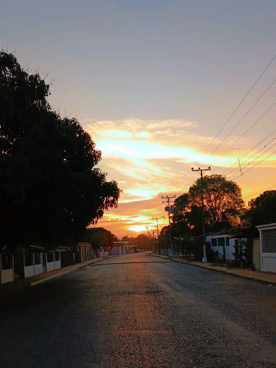 Curataquiche y sus atardeceres #curataquiche #mangos #mefuidevacaciones #vacaciones #familia #atardeceresmagicos 