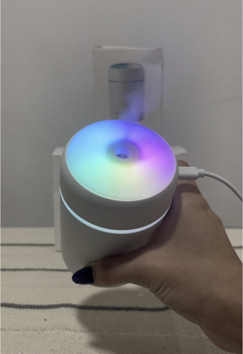 ¿También te encanta lo estético y funcional? 💧 Este humidificador es TODO lo que está bien. #humidificador #VaporFrío #decoración #luzled #aromaterapia #tuespaciozen #parati #fyp 