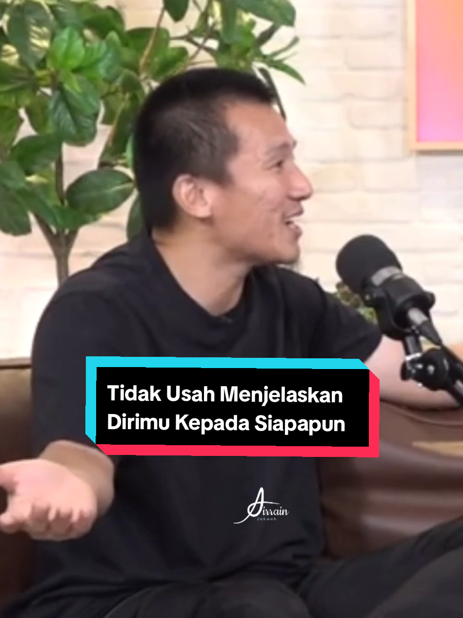 Tidak usah menjelaskan dirimu kepada siapapun, karena orang yang mencintaimu tidak memerlukannya, dan orang yang membencimu tidak akan peduli. #ustadzfelixsiauw #fyp 