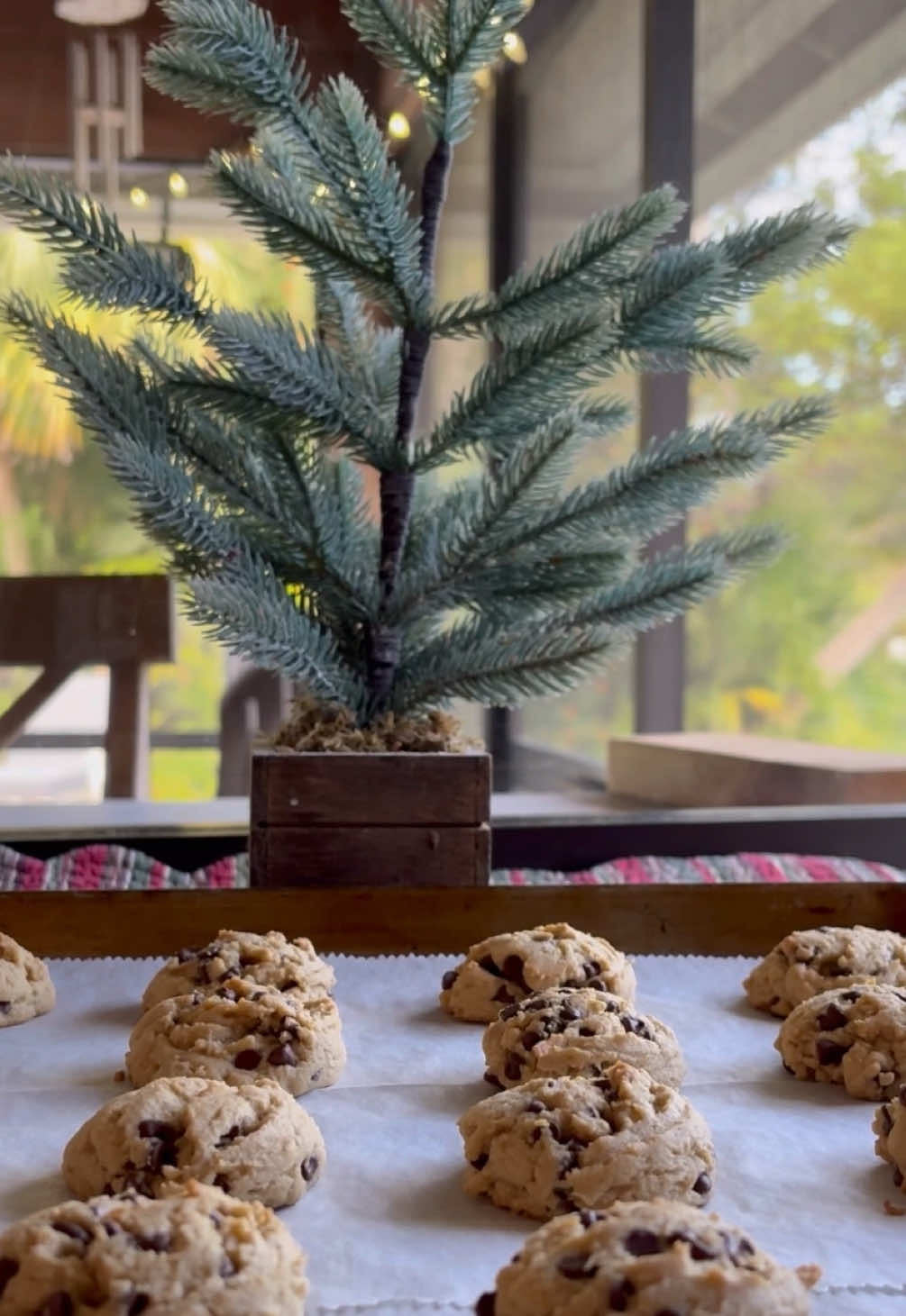 𝗖𝗵𝗼𝗰𝗼𝗹𝗮𝘁𝗲 𝗰𝗵𝗶𝗽 𝗰𝗼𝗼𝗸𝗶𝗲𝘀🎄🎁cd: 248 days☃️❄️#christmas #fyp #baking #new #foryou #viral #holiday #christmasaesthetic #snow #foryoupage 