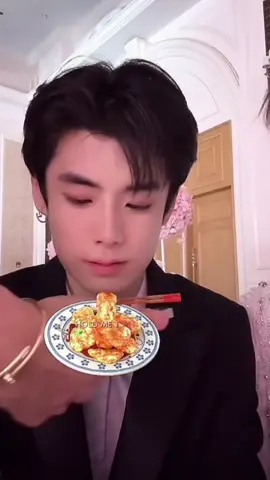 Không ấy mình dắt tay nhau lên lễ đường luôn đi được không #刘佳梁 #庞博文 #liujialiang #pangbowen #xuhuongtiktok #viralvideo #fyp 