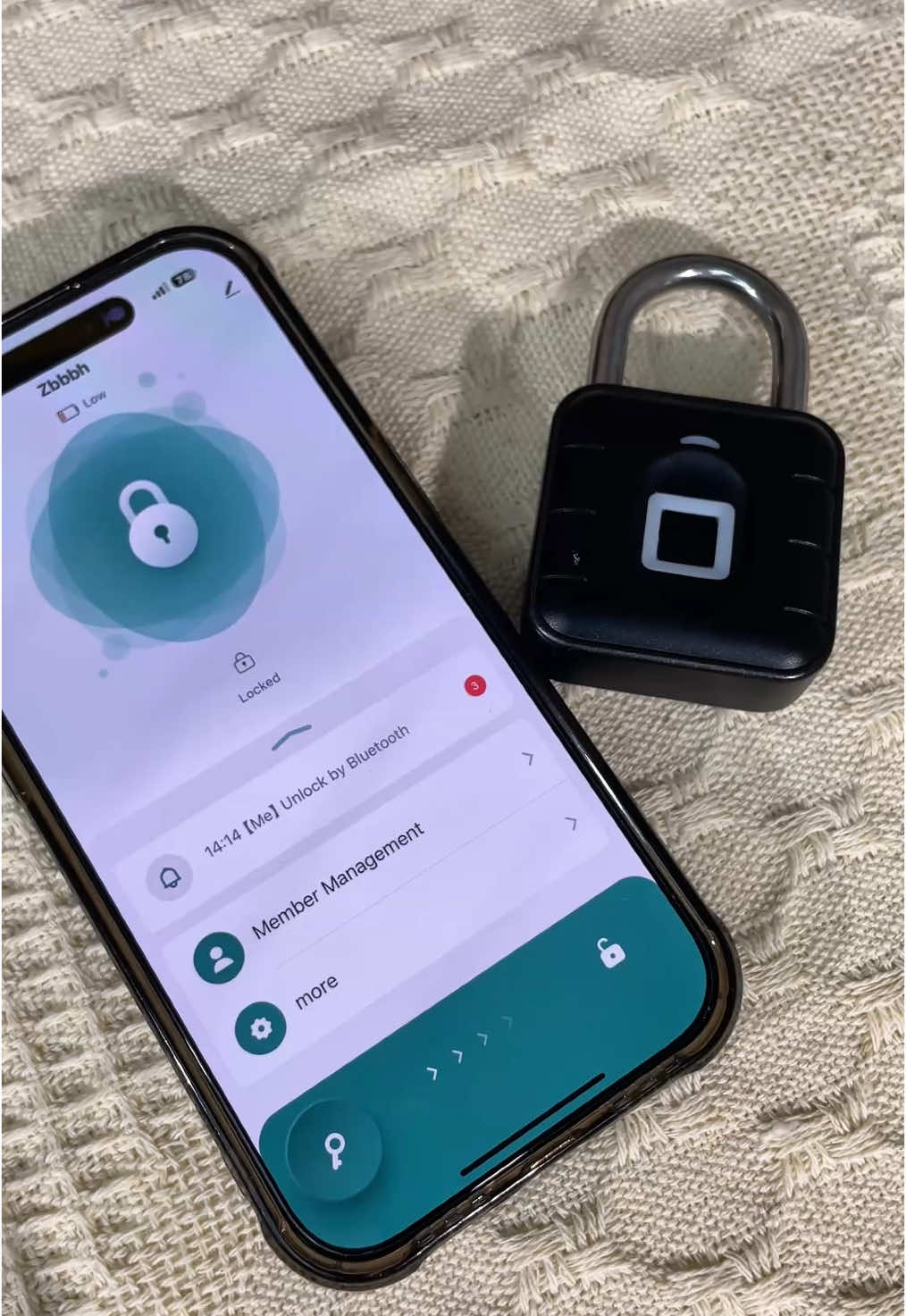 ✈️🔒¡Viaja con tranquilidad! Este candado de huella digital inteligente mantiene su equipaje seguro sin la molestia de las llaves. Desbloquea con sólo un toque! Es resistente al agua, duradero y perfecto para viajeros frecuentes. #tiktokmademebuyit #wintersale #januarysale #Januarysales #boxingdaydeals #boxingdaysales #tiktokshopsale #smartpadlock #fingerprint #Security #travel #luggage #keyless #biométrico #antitheft #waterproof 