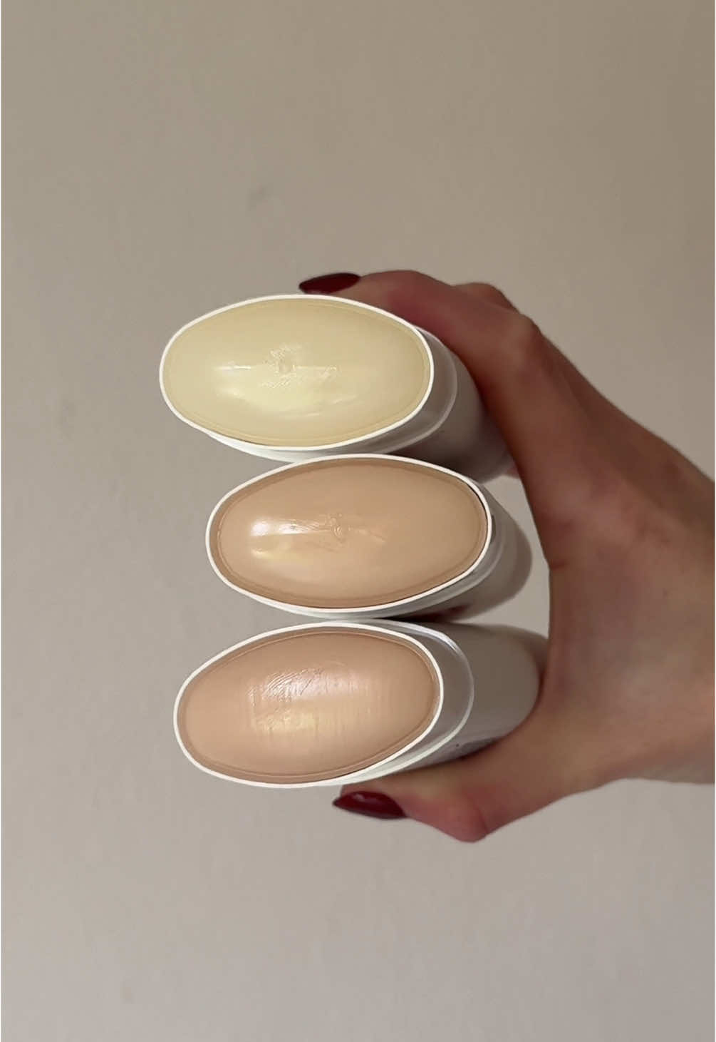 podemos hablar de este nuevo producto? apenas senti el AROMA que desprende, y vi la textura super suave, supe que iba a ser mi nuevo fav🥲🩷 @Dove Beauty & Personal Care  #desodorante #beautyargentina #levantalosbrazos #desodorantesmujer #skincaregoals #dovevitamincare #skincare 