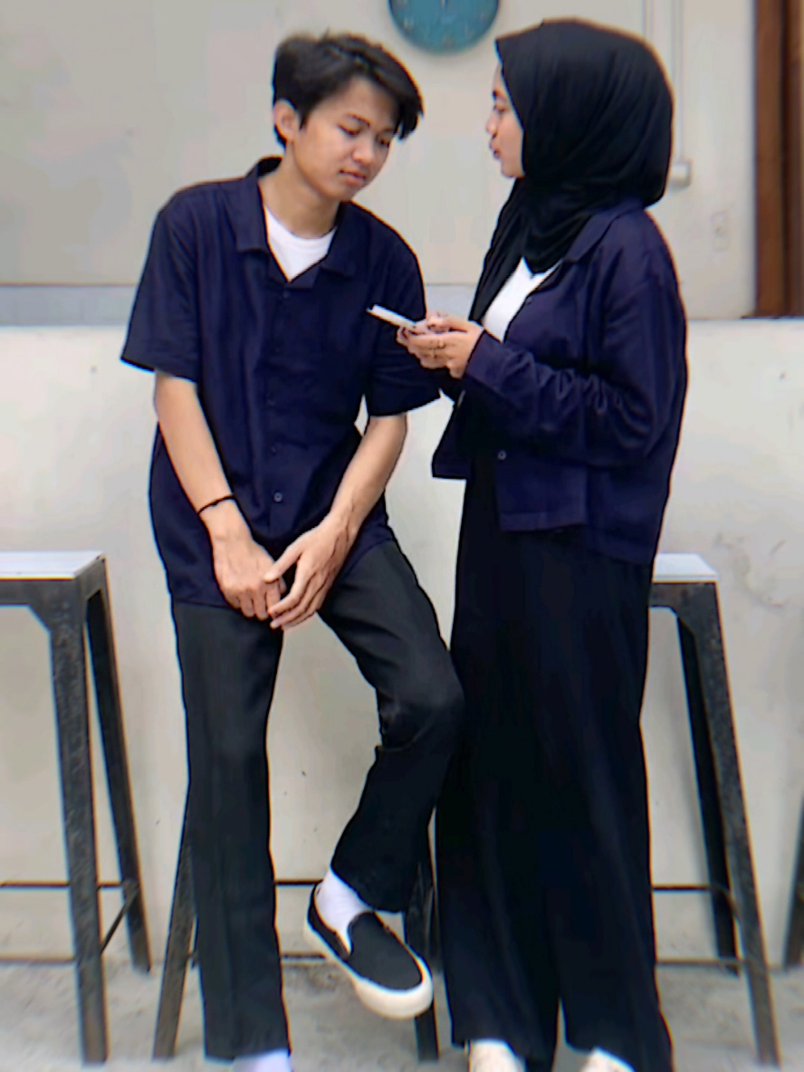 Serasi di foto, nyaman dipakai. Couple look nggak harus ribet! Order sekarang yuk! 📸❤️ #outfitinspiration #outfit #couplegoals #cewe #cowo #outfitideas #style #couple 