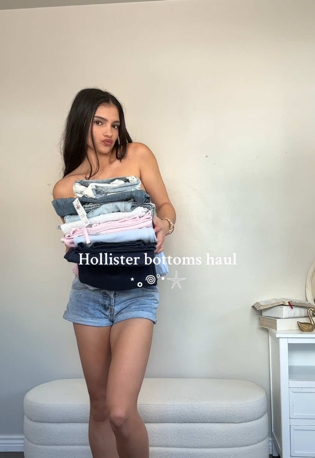@hollister gets girlhood 🎀 #hollister #hollisterco #hollisterhaul #hollisterjeans #baggyjeans4life #widelegpants 