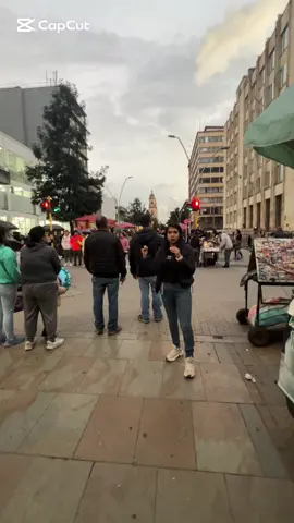 Apoyemos la causa y empecemos a respetar las señales de tránsito, desde el semáforo en rojo para peatón que a todos alguna vez nos ha tocado 😊🚦🚗 #transito #auto #semaforo #peaton #semanasanta 