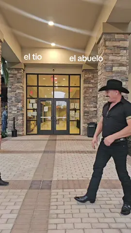 Continuando con nuestra tendencia #trending @🤠🔥Checo👹🤘🏾 #fyp #follow #share #explore #baile 