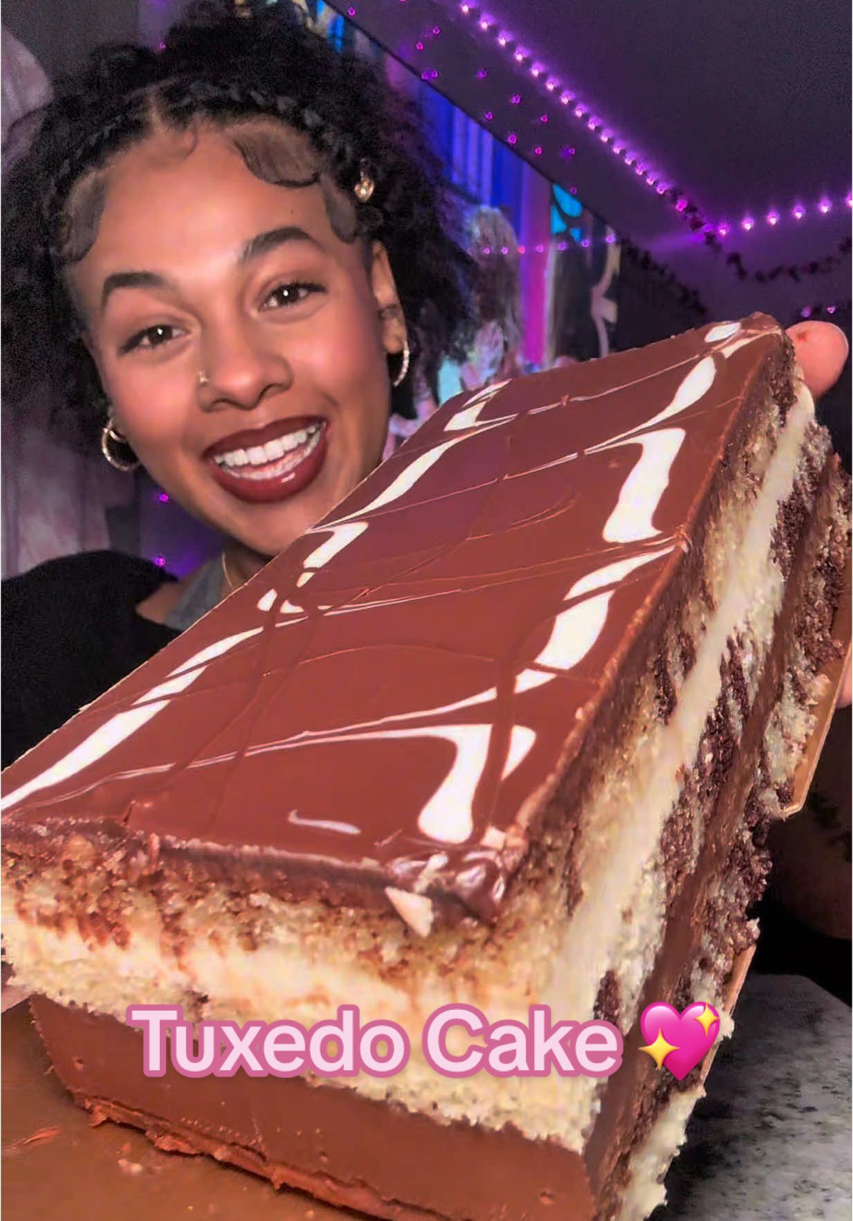 One of the BEST CAKES! This is from Kroger but yall TRUST ME it’s soooooo moist and absolutely DELICIOUS! Also yall I CANT STRESS THIS ENOUGH THANK YALL SOOOO SOOO MUCH FOR 2 MILLION SUPPORTERS I LOVE YALL SOOO SO MUCH I LITERALLY WOULDNT BE WHERE I AM WITHOUT YALL!!! THANK YALLLLLLLL I TRULY APPRECIATE EVERY SINGLE ONE OF YOU THANK YOUUUUUU!!! I HOPE YALL A BLESSED DAY AND CONTINUE TO BE BEAUTIFUL AND SAFE!!💖💖💖💖💖💖 #foryoupage #fypシ #fyp #viraltiktok #shorts #mukbang #asmr #viralvideo #explore #cake #caketok #cakes #creatorsearchinsights 