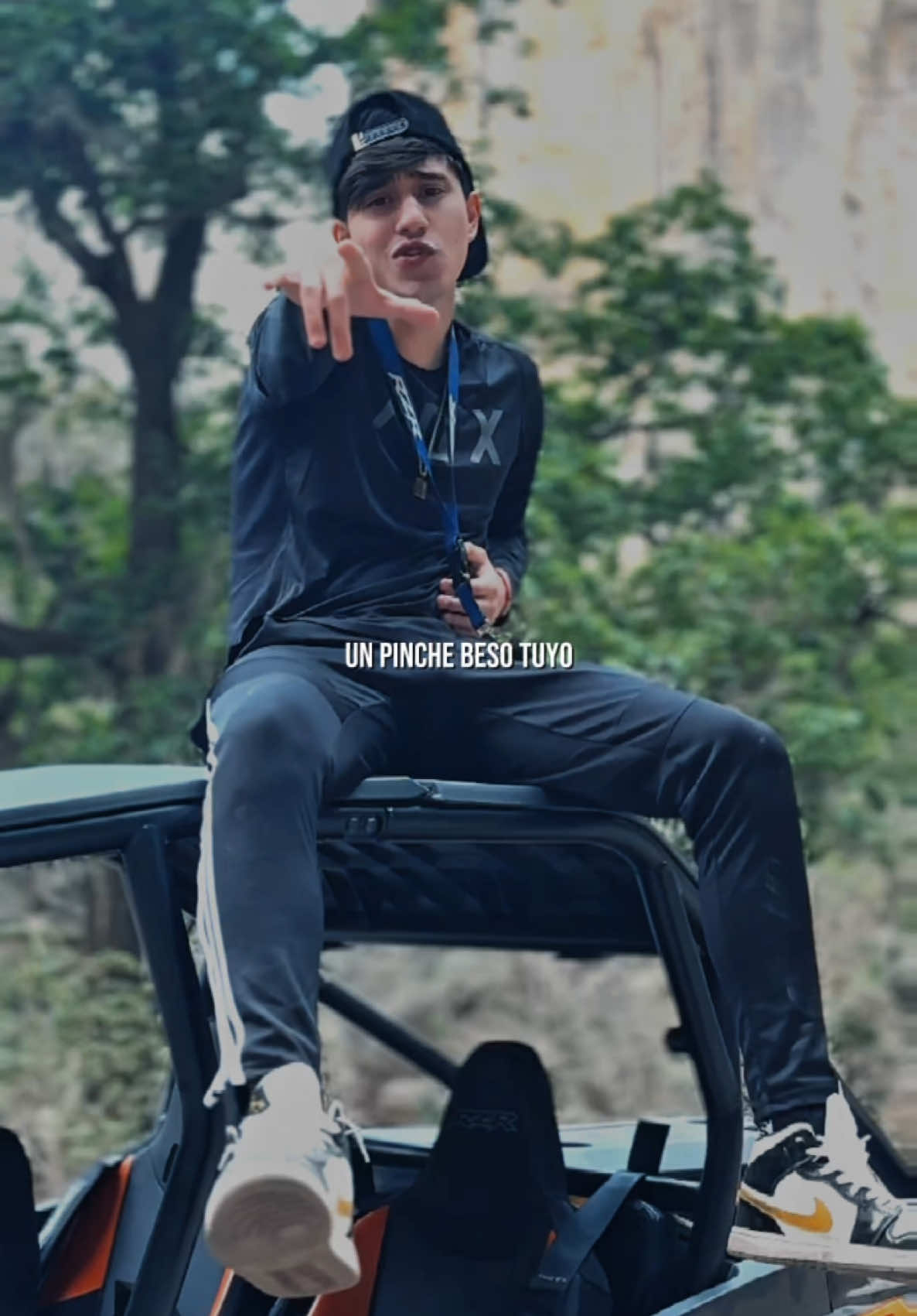 Valió queso raza se quedó con el novio:( #unpinchebeso #AdrianLSantos #nuevamusica #musicamexicana #inspiracion 