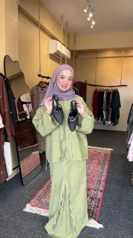 Mekar manis in pear green💚 …….. Goodmorning korang dah ready ke untuk harini🥰jangan lupa tak join live kita harini❤️❤️ #baj#bajukurung2025#bajukurungsedondon#bajukids#sedondonwithmom#semekarraya2025#bajukurung#bajukurungelegant#bajuraya2025#TikTokShopFashion#semekarraya2025#bajuperempuanhion 
