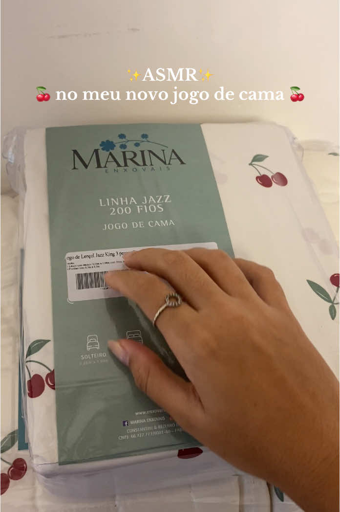 ✨ASMR✨ com meu novo jogo de cama de cerejas 🍒 amei muitoooo, ficou a coisa maos fofa #scratching #tapping #asmrsounds #tingles #asmr #fy #fyp #lofiasmr 