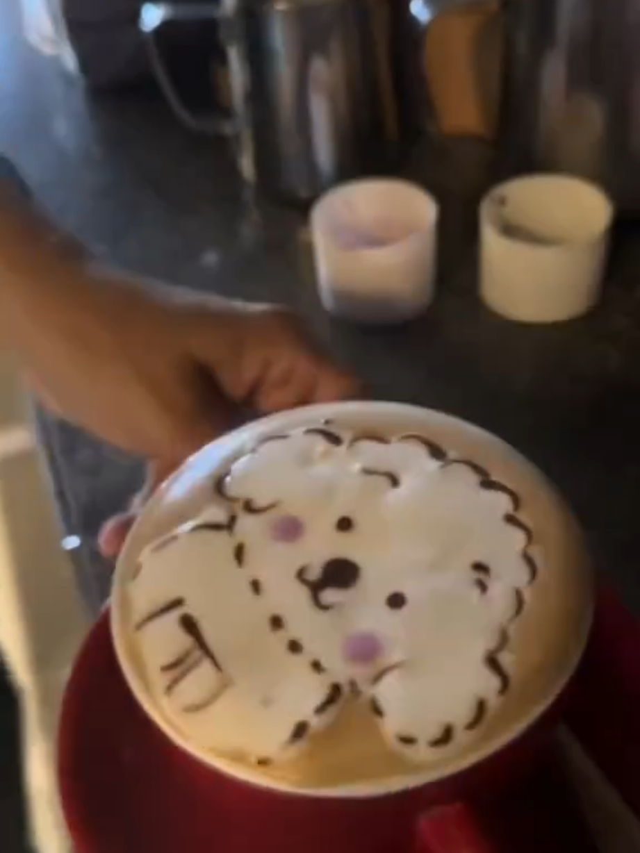 Latte Art Skills ☕🐶🔥 📹 by: @braw.masters [IG]   #coffee #cofLatte #cafeoftheworld #cafe #cappuccino #espressomachine #saturdaycoffee  #baristalifestyle #baristalife☕️ #coffeeshop #latteart #roselatte #roselatte🌹☕️ #WeekendCoffee #sundaycoffee #mondaycoffee #tuesdaycoffee #wensdaycoffe #fridaycoffee #saturdaycoffee 