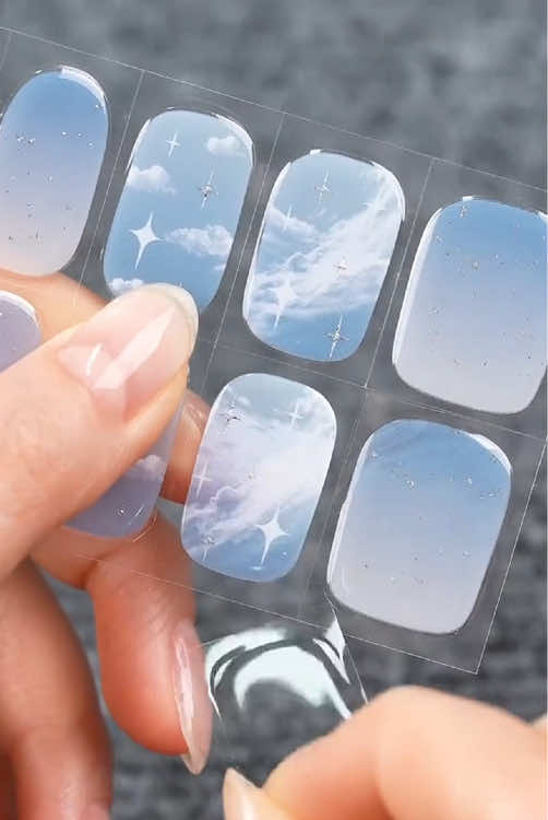 ☁️☁️✨ #harunouta #harunoutasemicuredgelnailstrips #semicuredgelnailsticker #newnails #savetime #fastnails #diynails #salonnails #easytouse #gelpolishnails #manicure #nails #uvlight #nailsticker #bluenails #starnails 