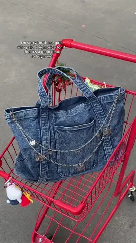 Fashionable tote bag!!! #bag #totebags #stylish #bagessentials #giftideas  #spotlightfinds #tiktokmothersday #whatsinmybag #whatsinmypurse #tiktokshopmemorialday #tiktokshopmothersday 