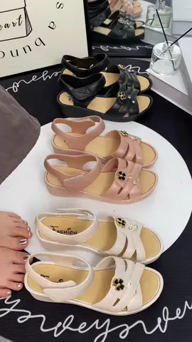 รองเท้าแตะผู้หญิง ส้นแบน slippนุ่มเย็#รองเท้าแบบสวมพื้นนุ่มใสสบาย #สินค้ามาแรงในตอนนี้ #สินค้าขายดี #ราคาน่ารัก #รองเท้าแตะ #รองเท้าแตะแบบสวม #รองเท้าใส่สบาย #รองเท้าผู้หญิง #รองเท้าเสริมส้น #รองเท้าแฟชั่น #รองเท้าเพิ่มความสูง #tiktokshop99วันไลฟ์แห่งชาติ 