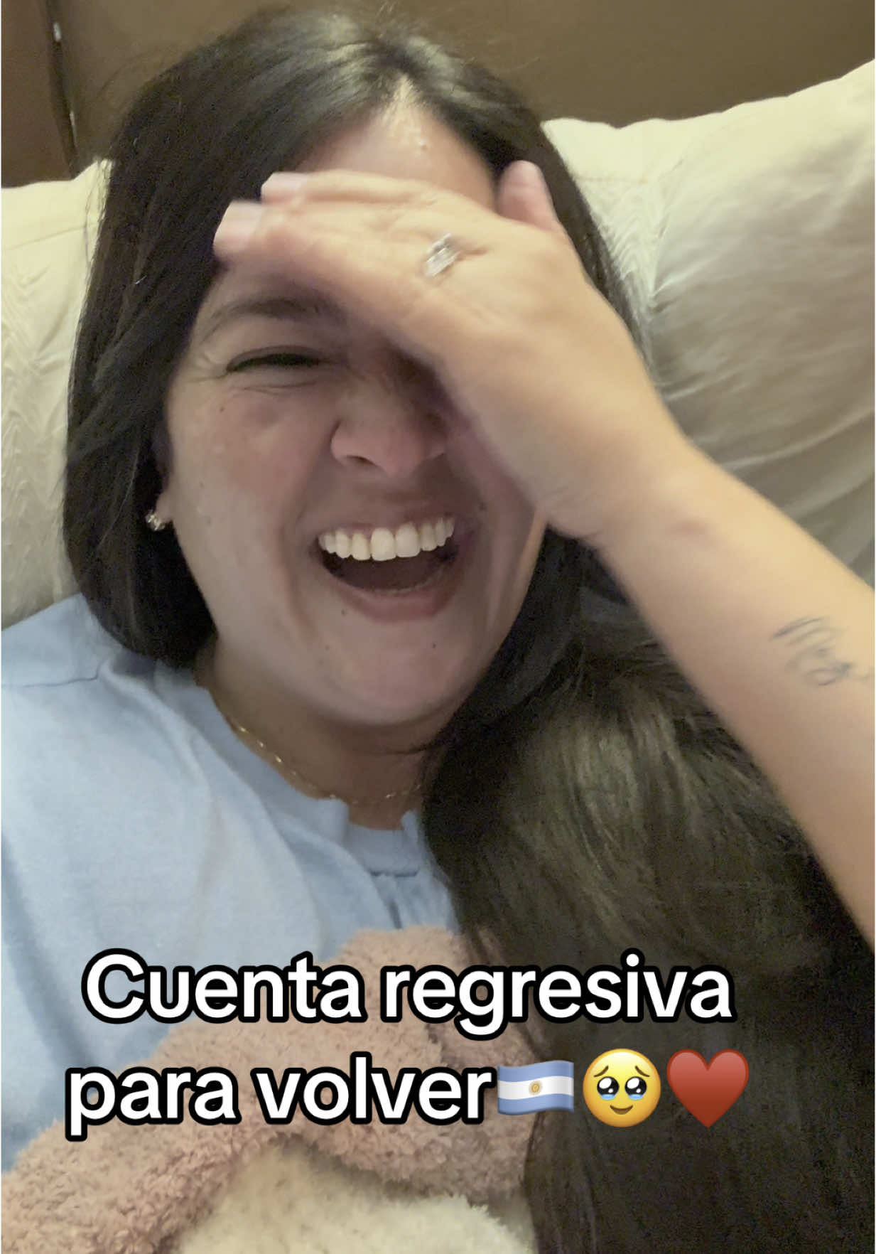 Después de un año y medio, volvemos a Córdoba🇦🇷😭😭😭😭. Cómo necesito el abrazo de mi familia♥️ #fyyyyyyyyyyyyyyyy #argentina #cordobesa #fyp #minnesota #usa #tiktok #contentcreator #argentina🇦🇷 #estadosunidos #minnesota #volver #emigrar 