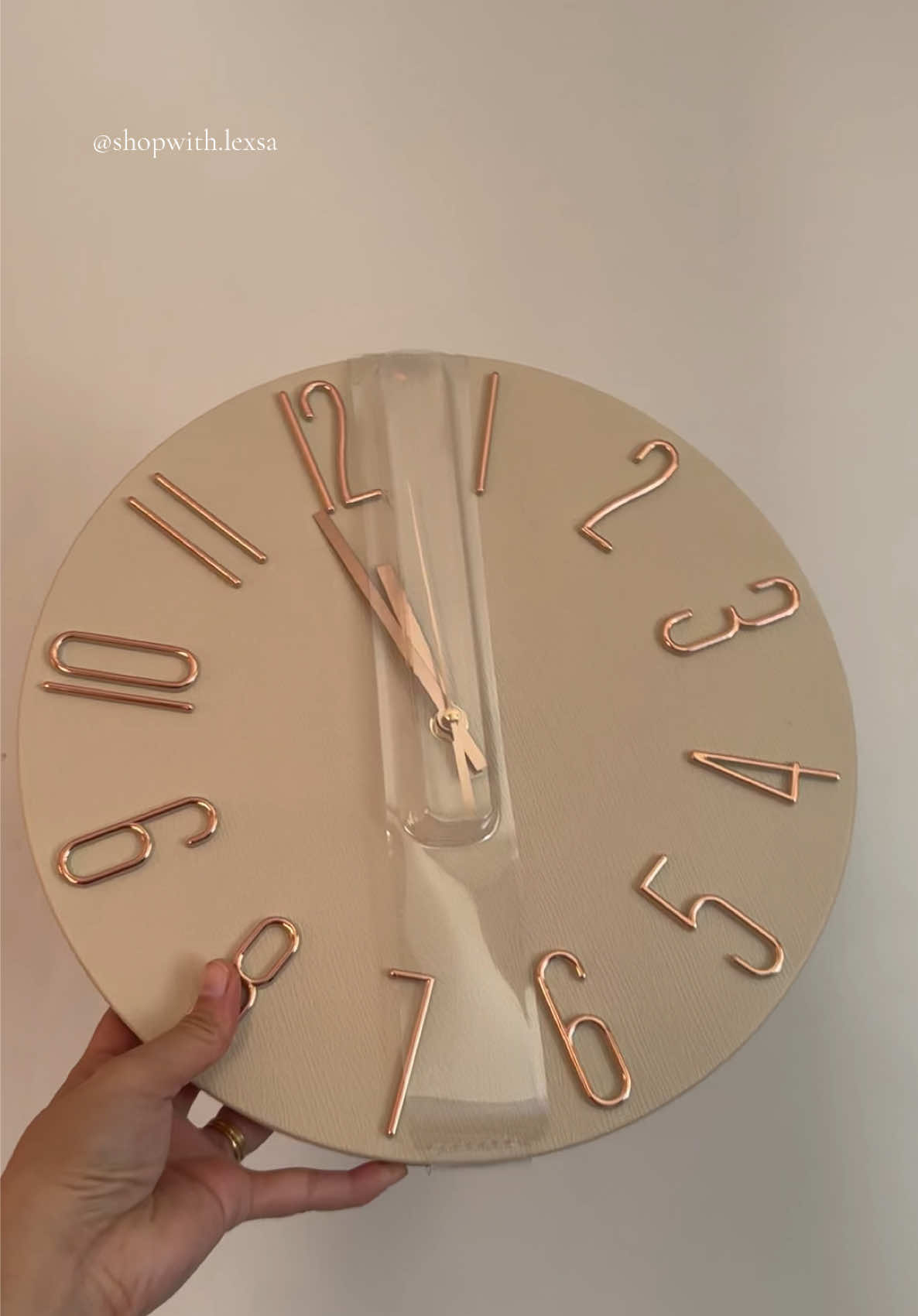 Lakas maka aesthetic. 😍 Click yellow basket at mag check out na! #yellowbasket💛🛒 #affiliatetiktok #tiktokaffiliatesph #worthittobuy #affordable #tiktokfinds #fyp #wallclock #clock 