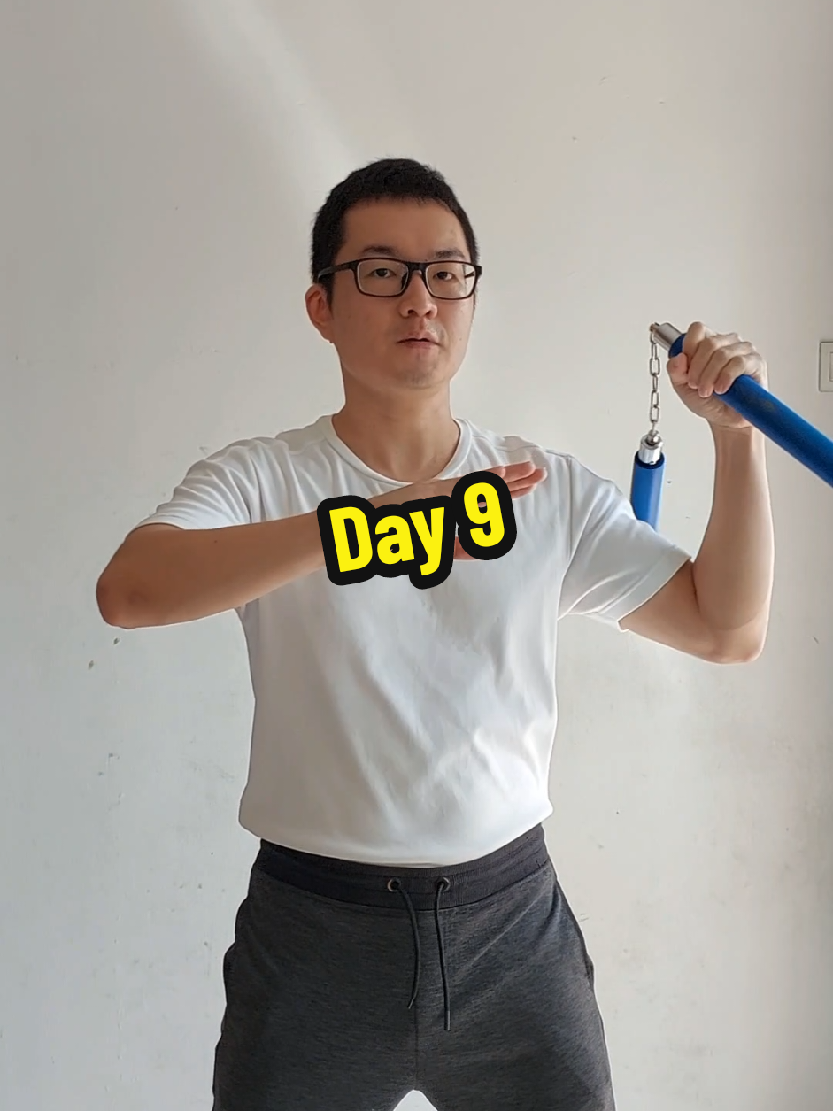 Day 9 Enough with the passive-aggressive. Today we attack! Steps: 1. Raise arm with the palm facing forward at 90° angle, resting nunchaku on the back of arm. 2. Strike forward to draw a figure-8. 3. Pull inward, then strike forward again to draw a reverse figure-8. 4. Pull inward, and back to the ready position from step 1. #nunchakuskills #nunchucks #nunchaku #martialarts #nunchakumalaysia #brucelee #tiktokmalaysia 