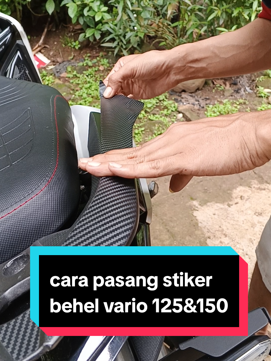 Membalas @aastro29ok bang aku spil ya , ini mudah ko bang pasangnya#stikerbehel #stiker #stikermotor #stikerbehelvario #aksesorismotor 